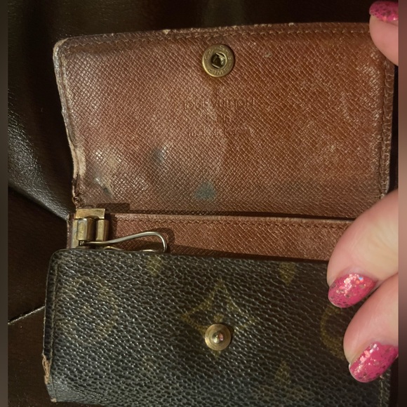 Louis Vuitton Key Holder - Picture 3 of 5